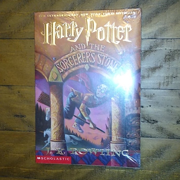 🛍Nwt harry potter paperback book sorcerer's stone
